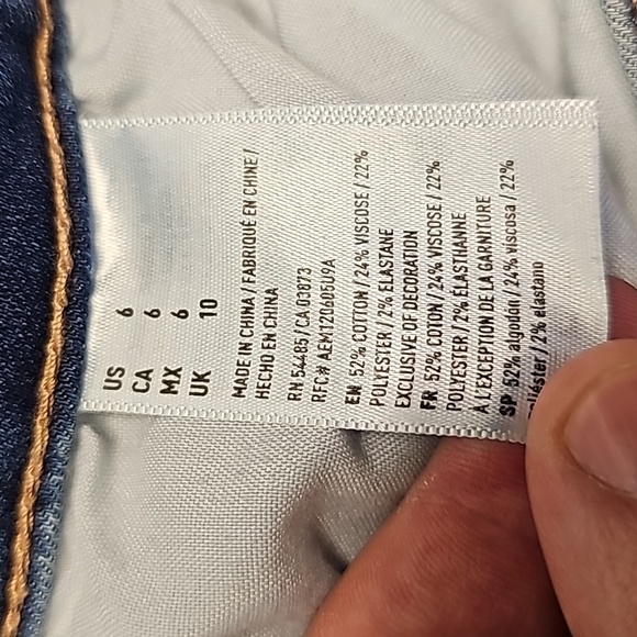 AMERICAN Eagle super super stretch size 6 medium rise jean shorts - Picture 8 of 8